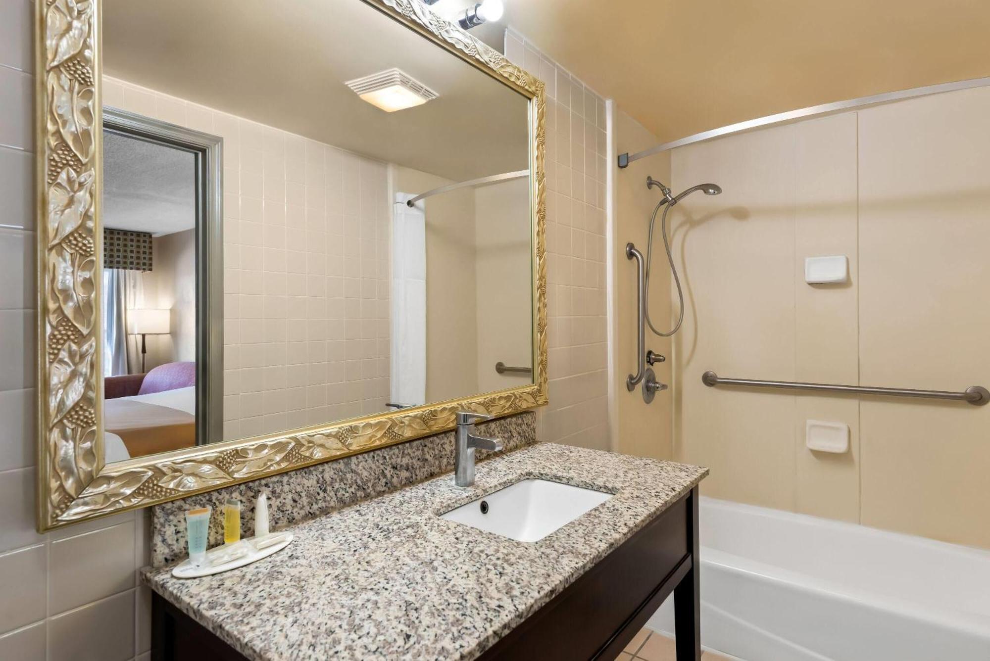 Days Inn By Wyndham Petersburg/South Fort Lee Exterior photo