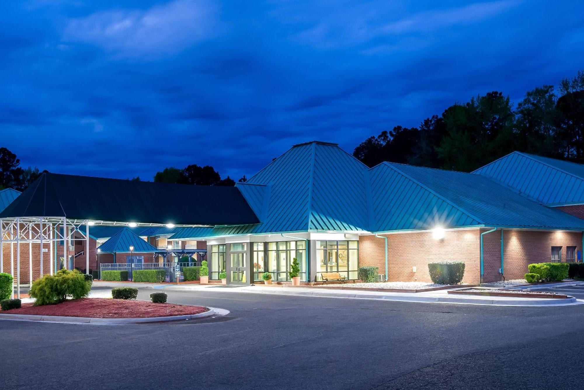 Days Inn By Wyndham Petersburg/South Fort Lee Exterior photo